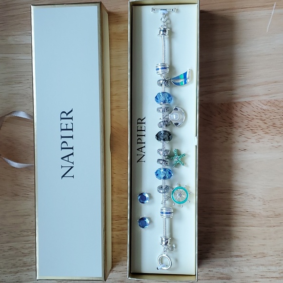 Napier Bracelet & Earring Set New In Box - Picture 1 of 9
